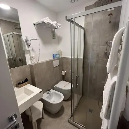 Hotell Eden Gigli 3*